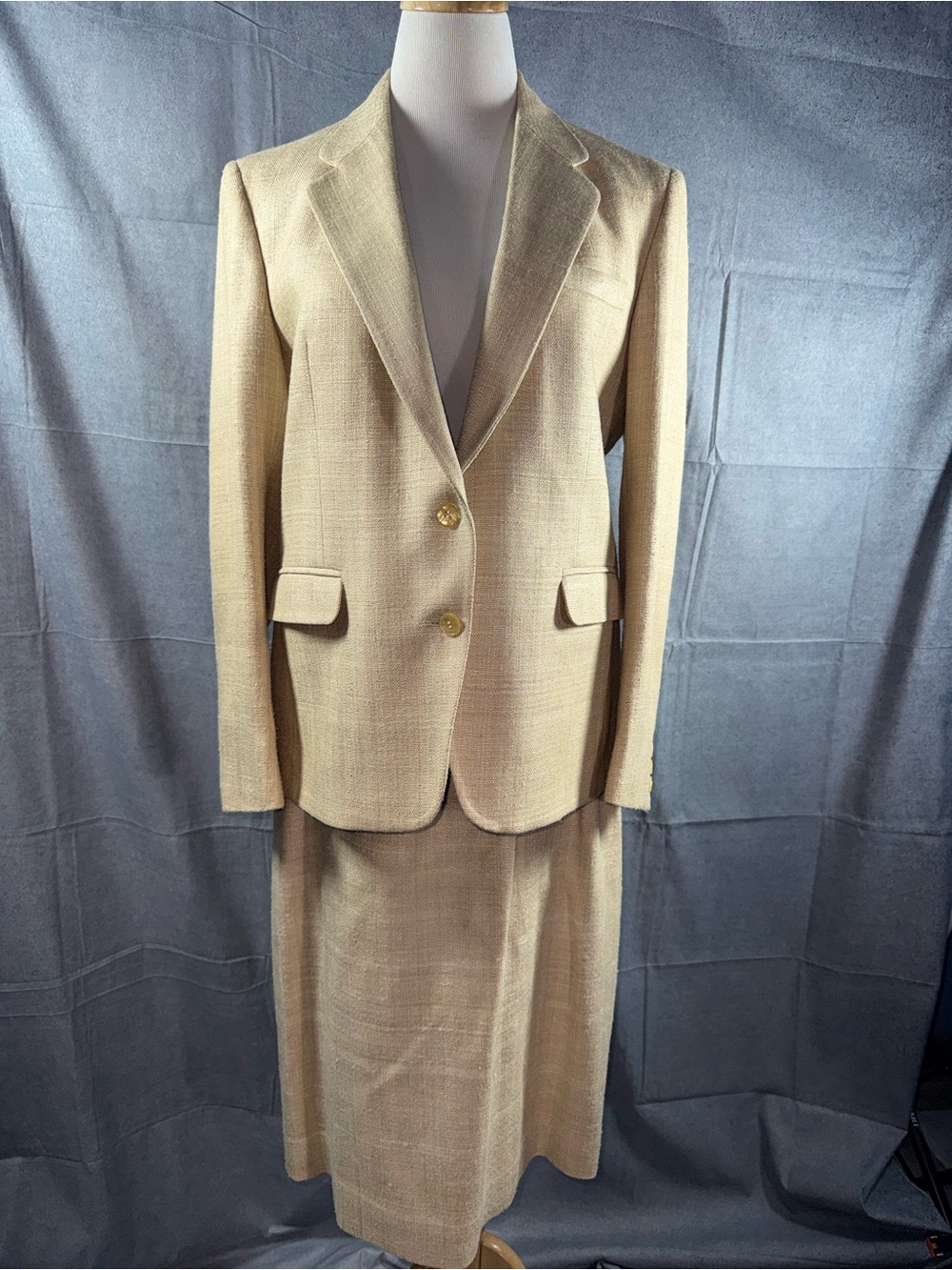 2589-Vintage Christian Brooks Tailored Beige Women's Blazer and Skirt Set